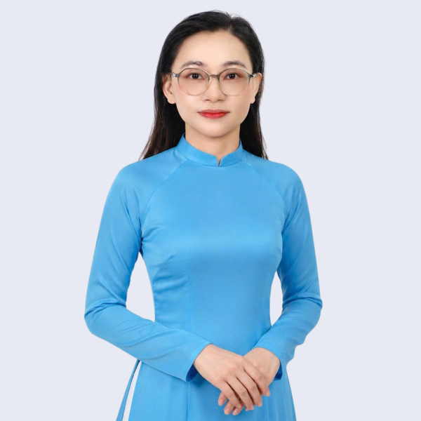 Cô Hoàng Thị Thùy Dung
