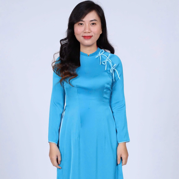 Cô Hoàng Thị Thùy Dung