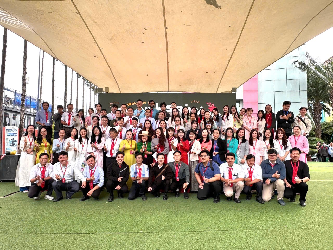 THANKSGIVING – GIVING THANKS AND SHARING LOVE