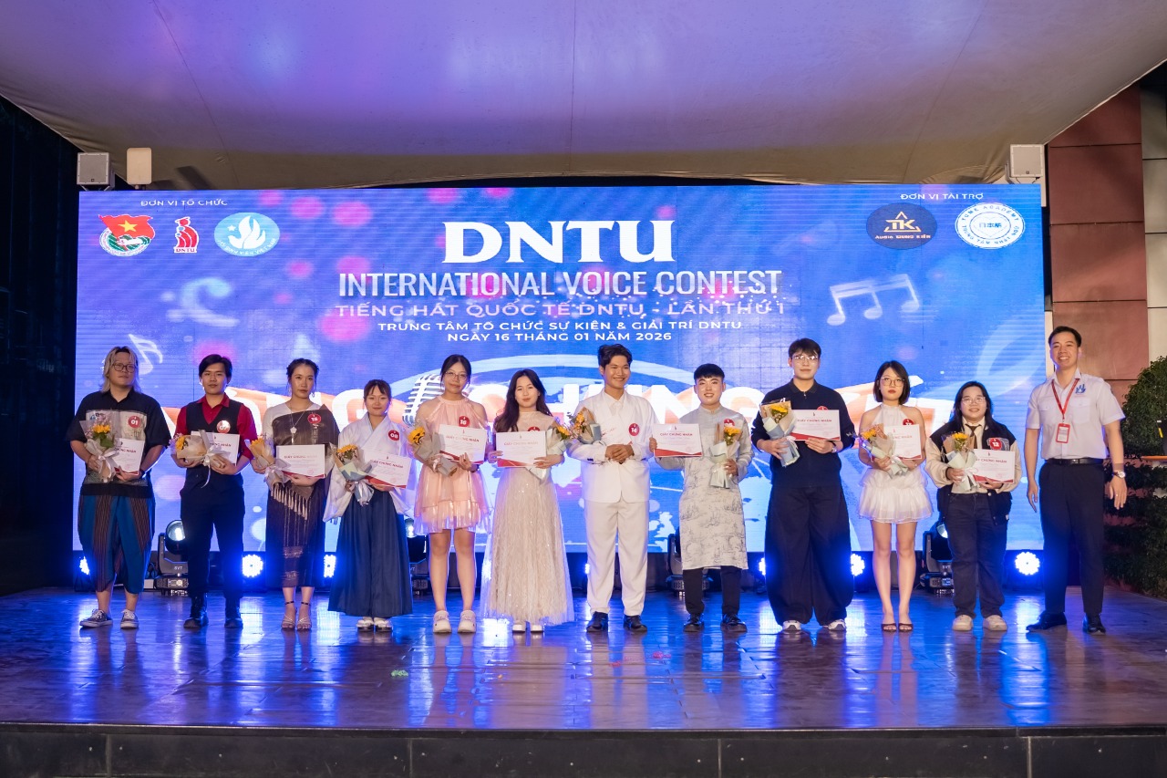KHOA NGOẠI NGỮ DNTU TỎA SÁNG TẠI DNTU INTERNATIONAL VOICE CONTEST 2025 