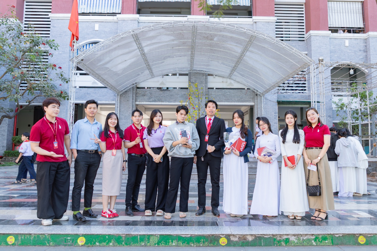 KHOA NGOẠI NGỮ – TRƯỜNG ĐẠI HỌC CÔNG NGHỆ ĐỒNG NAI TỔ CHỨC CHƯƠNG TRÌNH TƯ VẤN TUYỂN SINH “XUÂN YÊU THƯƠNG 2026” CHO HỌC SINH THPT