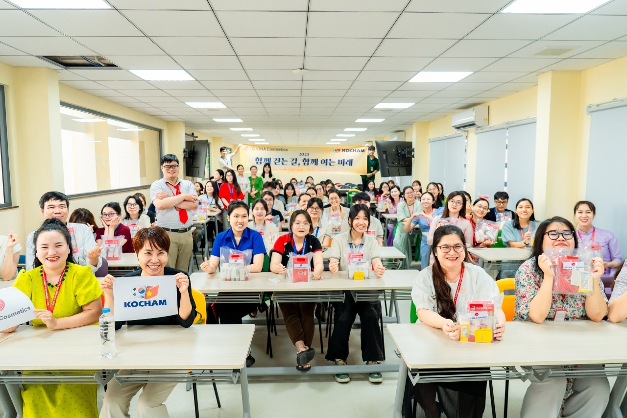 TRƯỜNG ĐẠI HỌC CÔNG NGHỆ ĐỒNG NAI (DNTU) GẶP GỠ, GIAO LƯU VỚI HIỆP HỘI THƯƠNG MẠI HÀN QUỐC TẠI VIỆT NAM (KOCHAM)