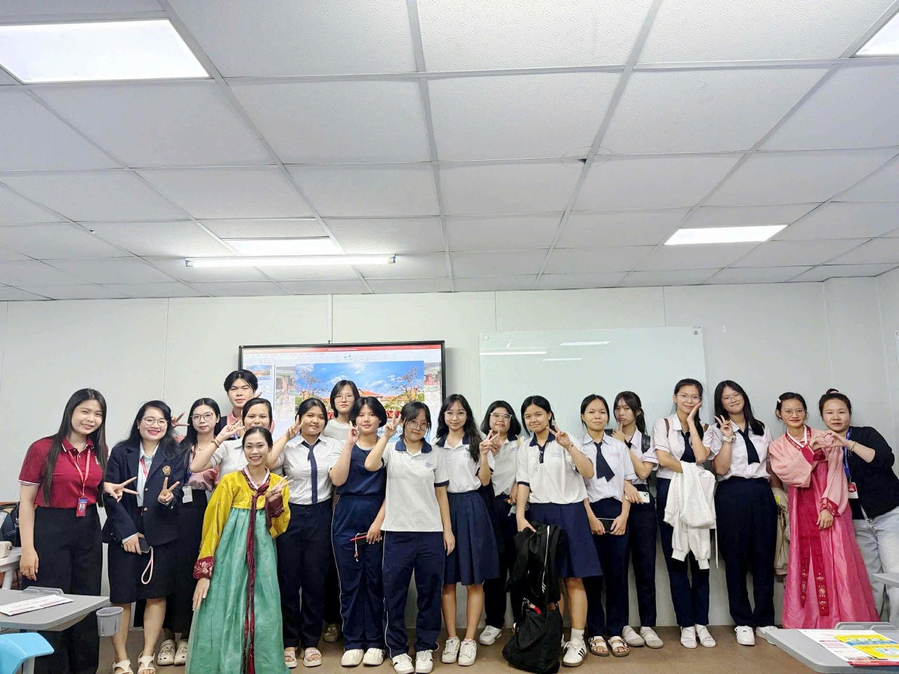 TRẢI NGHIỆM VĂN HÓA XỨ SỞ KIM CHI: HỌC SINH THPT HÀO HỨNG KHÁM PHÁ NGÀNH ĐÔNG PHƯƠNG HÀN QUỐC HỌC TẠI DNTU EXPERIENCE DAY 2026