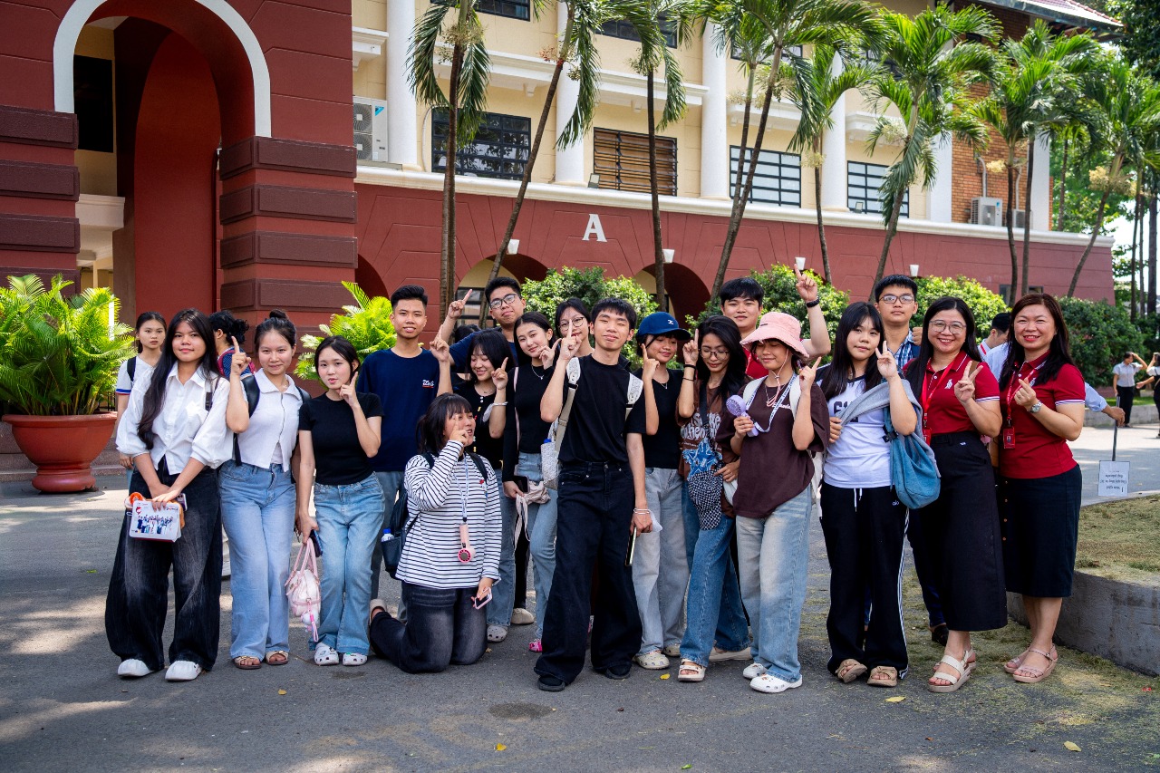 RỰC RỠ SẮC MÀU TẠI DNTU EXPERIENCE DAY 2026: NƠI ĐAM MÊ NGÔN NGỮ ĐƯỢC ĐÁNH THỨC