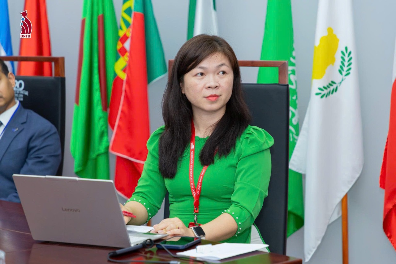MODERATOR TẠI KHOA NGOẠI NGỮ: "NGƯỜI GIỮ LỬA" VÀ CẦU NỐI TRI THỨC