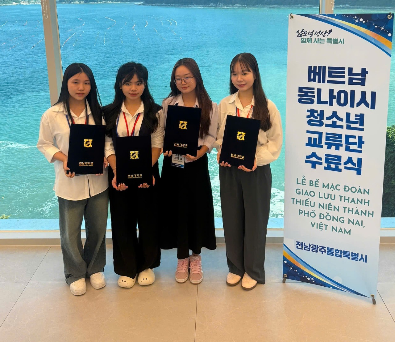 DNTU FACULTY OF FOREIGN LANGUAGES STUDENTS BEAM WITH PRIDE UPON RECEIVING CERTIFICATES AT SOUTH KOREAN CULTURAL EXCHANGE: THE INTEGRATION METTLE OF YOUNG LEADERS